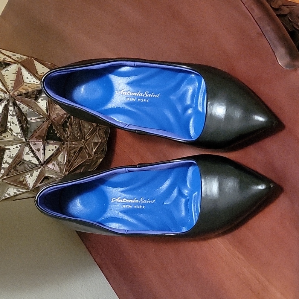 NWOB Antonia Saint New York - Black Pointed Toe 3.75 inch Heels - size 6A